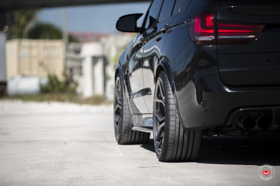 Детали экстерьера BMW X5 M on Vossen Wheels (HC-3) 2018 года  (фото 37 из 41)
